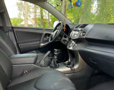 Серый Тойота РАВ 4, объемом двигателя 2.2 л и пробегом 277 тыс. км за 11000 $, фото 6 на Automoto.ua