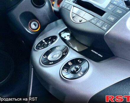 Сірий Тойота РАВ 4, об'ємом двигуна 2.2 л та пробігом 175 тис. км за 9650 $, фото 11 на Automoto.ua