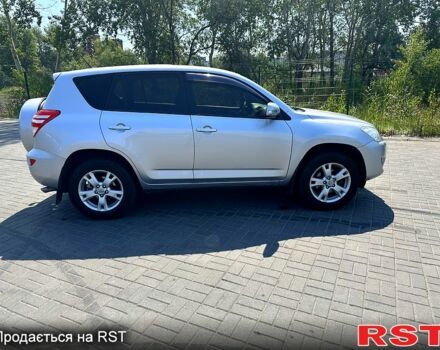 Сірий Тойота РАВ 4, об'ємом двигуна 2 л та пробігом 229 тис. км за 11000 $, фото 2 на Automoto.ua