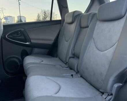 Сірий Тойота РАВ 4, об'ємом двигуна 2.5 л та пробігом 251 тис. км за 9499 $, фото 17 на Automoto.ua