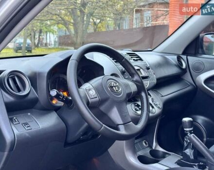 Сірий Тойота РАВ 4, об'ємом двигуна 2.23 л та пробігом 175 тис. км за 9650 $, фото 5 на Automoto.ua