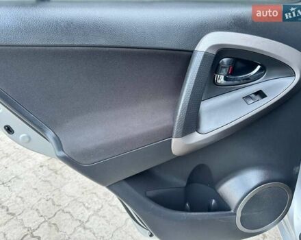 Сірий Тойота РАВ 4, об'ємом двигуна 2.23 л та пробігом 175 тис. км за 9650 $, фото 21 на Automoto.ua