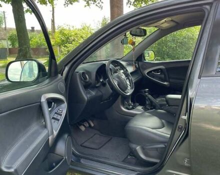 Серый Тойота РАВ 4, объемом двигателя 2.2 л и пробегом 277 тыс. км за 11000 $, фото 12 на Automoto.ua