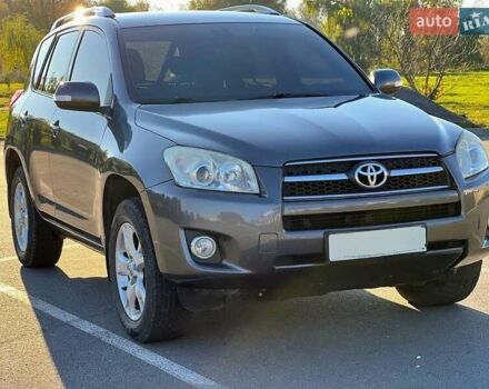 Серый Тойота РАВ 4, объемом двигателя 2.2 л и пробегом 199 тыс. км за 10500 $, фото 1 на Automoto.ua