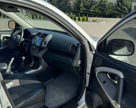 Сірий Тойота РАВ 4, об'ємом двигуна 2.23 л та пробігом 325 тис. км за 9000 $, фото 2 на Automoto.ua