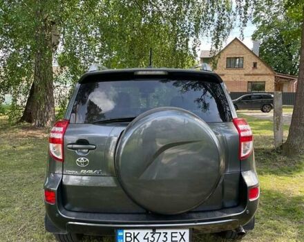 Серый Тойота РАВ 4, объемом двигателя 2.2 л и пробегом 277 тыс. км за 11000 $, фото 1 на Automoto.ua