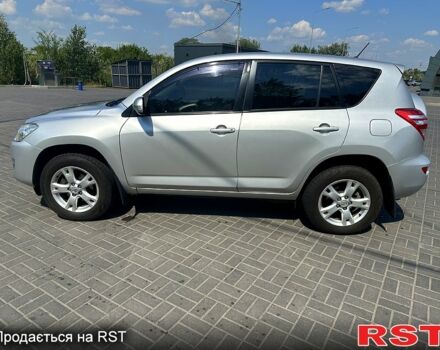 Сірий Тойота РАВ 4, об'ємом двигуна 2 л та пробігом 229 тис. км за 11000 $, фото 1 на Automoto.ua