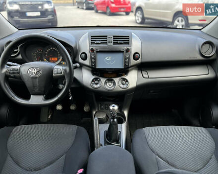 Серый Тойота РАВ 4, объемом двигателя 2 л и пробегом 215 тыс. км за 8900 $, фото 8 на Automoto.ua