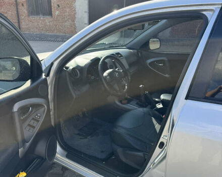 Сірий Тойота РАВ 4, об'ємом двигуна 2.23 л та пробігом 325 тис. км за 9000 $, фото 15 на Automoto.ua