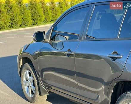 Серый Тойота РАВ 4, объемом двигателя 2.2 л и пробегом 199 тыс. км за 10500 $, фото 4 на Automoto.ua