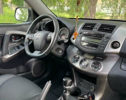 Серый Тойота РАВ 4, объемом двигателя 2.2 л и пробегом 277 тыс. км за 11000 $, фото 9 на Automoto.ua