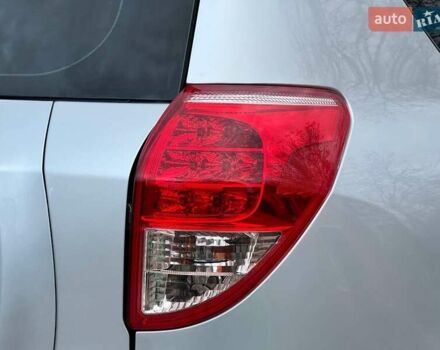 Сірий Тойота РАВ 4, об'ємом двигуна 2.23 л та пробігом 175 тис. км за 9650 $, фото 11 на Automoto.ua