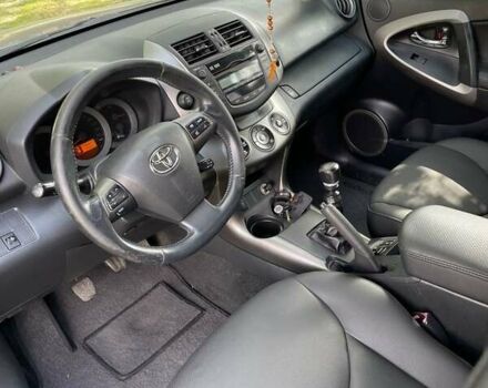 Серый Тойота РАВ 4, объемом двигателя 2.2 л и пробегом 277 тыс. км за 11000 $, фото 10 на Automoto.ua