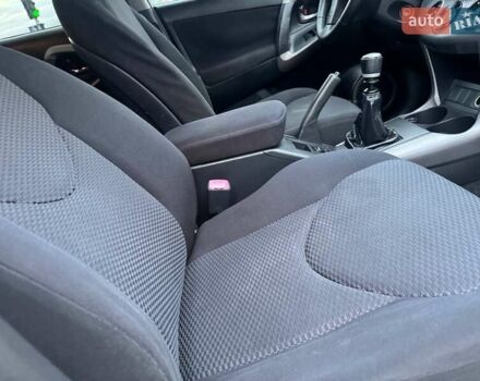 Сірий Тойота РАВ 4, об'ємом двигуна 2.23 л та пробігом 175 тис. км за 9650 $, фото 28 на Automoto.ua