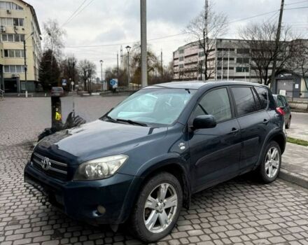 Серый Тойота РАВ 4, объемом двигателя 2.2 л и пробегом 280 тыс. км за 5500 $, фото 2 на Automoto.ua