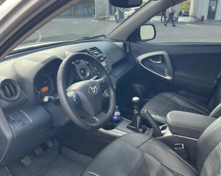 Серый Тойота РАВ 4, объемом двигателя 2.2 л и пробегом 291 тыс. км за 10699 $, фото 13 на Automoto.ua