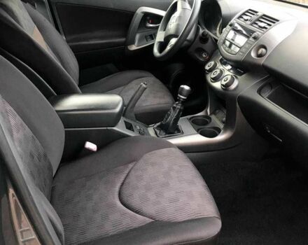 Серый Тойота РАВ 4, объемом двигателя 2.2 л и пробегом 240 тыс. км за 12300 $, фото 17 на Automoto.ua