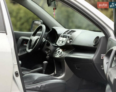 Серый Тойота РАВ 4, объемом двигателя 2.2 л и пробегом 279 тыс. км за 12600 $, фото 29 на Automoto.ua