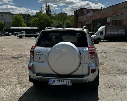 Сірий Тойота РАВ 4, об'ємом двигуна 2 л та пробігом 274 тис. км за 11400 $, фото 5 на Automoto.ua