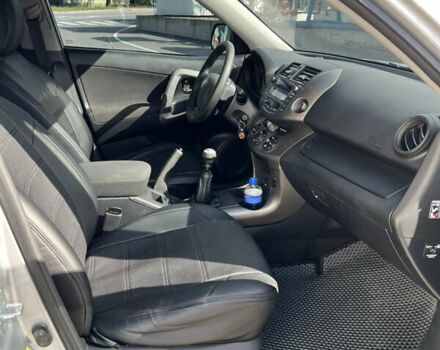 Серый Тойота РАВ 4, объемом двигателя 2.2 л и пробегом 291 тыс. км за 10699 $, фото 21 на Automoto.ua