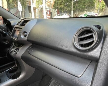 Сірий Тойота РАВ 4, об'ємом двигуна 2.2 л та пробігом 238 тис. км за 9900 $, фото 9 на Automoto.ua