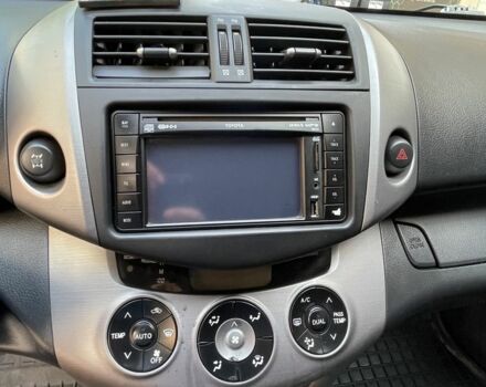 Сірий Тойота РАВ 4, об'ємом двигуна 2.2 л та пробігом 238 тис. км за 9900 $, фото 13 на Automoto.ua