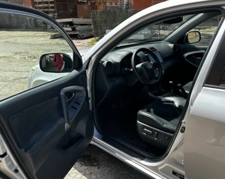 Сірий Тойота РАВ 4, об'ємом двигуна 2 л та пробігом 274 тис. км за 11400 $, фото 9 на Automoto.ua