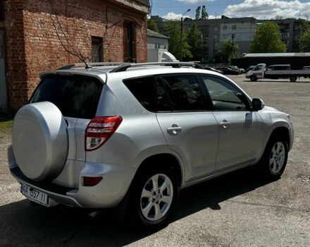 Сірий Тойота РАВ 4, об'ємом двигуна 2 л та пробігом 274 тис. км за 11400 $, фото 4 на Automoto.ua