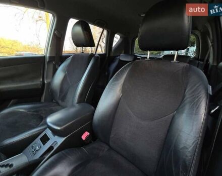 Серый Тойота РАВ 4, объемом двигателя 2.2 л и пробегом 277 тыс. км за 12000 $, фото 3 на Automoto.ua