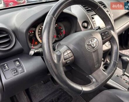 Сірий Тойота РАВ 4, об'ємом двигуна 2 л та пробігом 137 тис. км за 7700 $, фото 5 на Automoto.ua