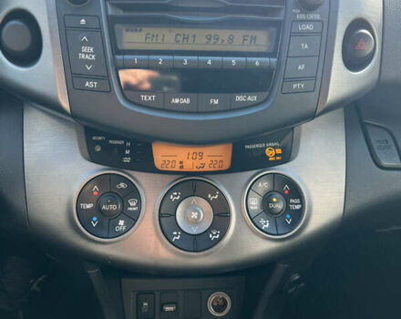 Серый Тойота РАВ 4, объемом двигателя 2.2 л и пробегом 291 тыс. км за 10699 $, фото 30 на Automoto.ua