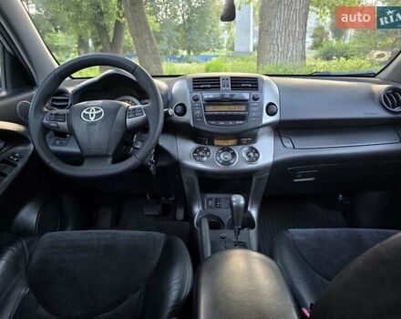Сірий Тойота РАВ 4, об'ємом двигуна 2.23 л та пробігом 270 тис. км за 11700 $, фото 17 на Automoto.ua