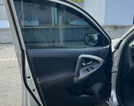 Серый Тойота РАВ 4, объемом двигателя 2.2 л и пробегом 291 тыс. км за 10699 $, фото 12 на Automoto.ua