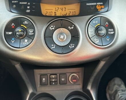 Сірий Тойота РАВ 4, об'ємом двигуна 2 л та пробігом 274 тис. км за 11400 $, фото 17 на Automoto.ua