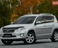Сірий Тойота РАВ 4, об'ємом двигуна 2 л та пробігом 143 тис. км за 12800 $, фото 1 на Automoto.ua