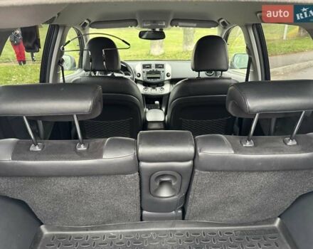 Серый Тойота РАВ 4, объемом двигателя 2.36 л и пробегом 126 тыс. км за 17000 $, фото 13 на Automoto.ua