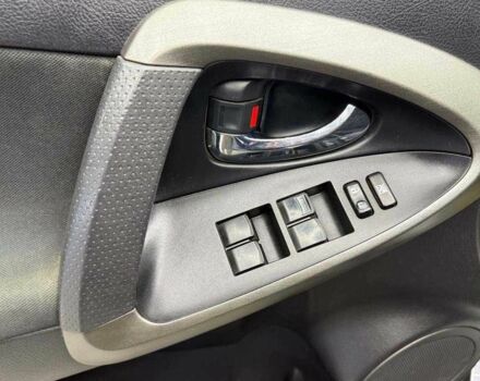 Серый Тойота РАВ 4, объемом двигателя 2.2 л и пробегом 318 тыс. км за 13800 $, фото 6 на Automoto.ua