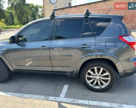 Серый Тойота РАВ 4, объемом двигателя 2.23 л и пробегом 215 тыс. км за 13799 $, фото 2 на Automoto.ua