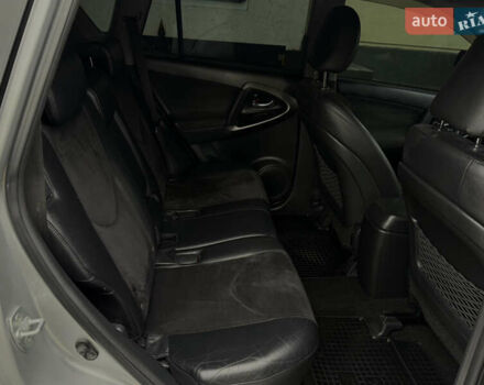 Сірий Тойота РАВ 4, об'ємом двигуна 2 л та пробігом 143 тис. км за 12800 $, фото 7 на Automoto.ua