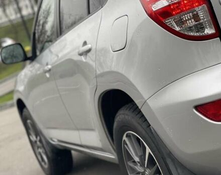 Сірий Тойота РАВ 4, об'ємом двигуна 2 л та пробігом 232 тис. км за 12900 $, фото 7 на Automoto.ua