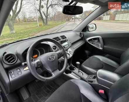 Серый Тойота РАВ 4, объемом двигателя 2.36 л и пробегом 126 тыс. км за 17000 $, фото 10 на Automoto.ua