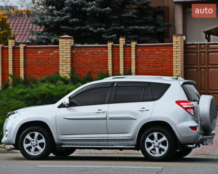 Сірий Тойота РАВ 4, об'ємом двигуна 2 л та пробігом 141 тис. км за 12750 $, фото 5 на Automoto.ua