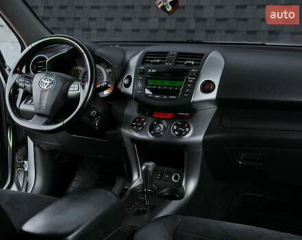 Серый Тойота РАВ 4, объемом двигателя 2 л и пробегом 142 тыс. км за 13200 $, фото 7 на Automoto.ua