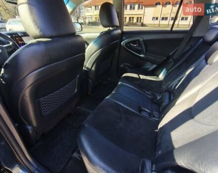 Сірий Тойота РАВ 4, об'ємом двигуна 2 л та пробігом 185 тис. км за 12500 $, фото 1 на Automoto.ua