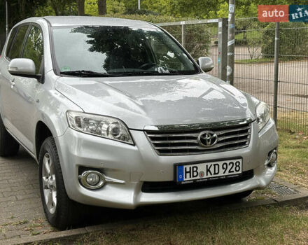 Сірий Тойота РАВ 4, об'ємом двигуна 0 л та пробігом 223 тис. км за 10289 $, фото 2 на Automoto.ua