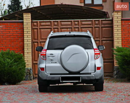 Сірий Тойота РАВ 4, об'ємом двигуна 2 л та пробігом 141 тис. км за 12750 $, фото 3 на Automoto.ua