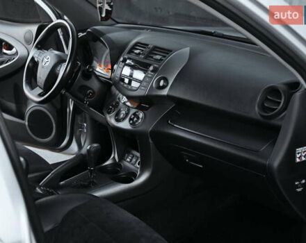 Серый Тойота РАВ 4, объемом двигателя 2 л и пробегом 142 тыс. км за 13200 $, фото 8 на Automoto.ua