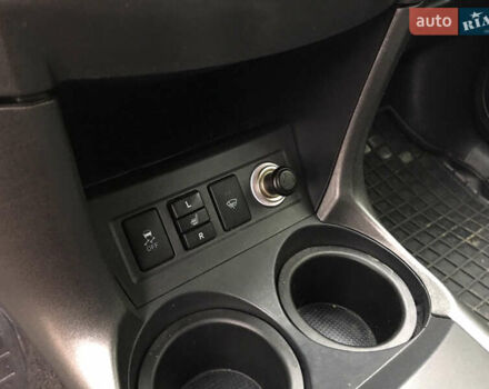 Сірий Тойота РАВ 4, об'ємом двигуна 2 л та пробігом 101 тис. км за 8500 $, фото 5 на Automoto.ua