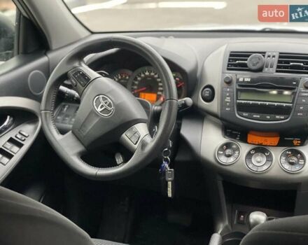 Сірий Тойота РАВ 4, об'ємом двигуна 2 л та пробігом 232 тис. км за 12900 $, фото 17 на Automoto.ua
