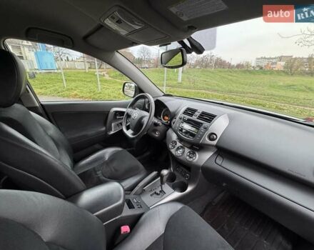 Серый Тойота РАВ 4, объемом двигателя 2.36 л и пробегом 126 тыс. км за 17000 $, фото 7 на Automoto.ua